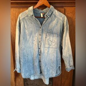 EUC Women’s Pilcro Embellished Denim Shirt Size LP.